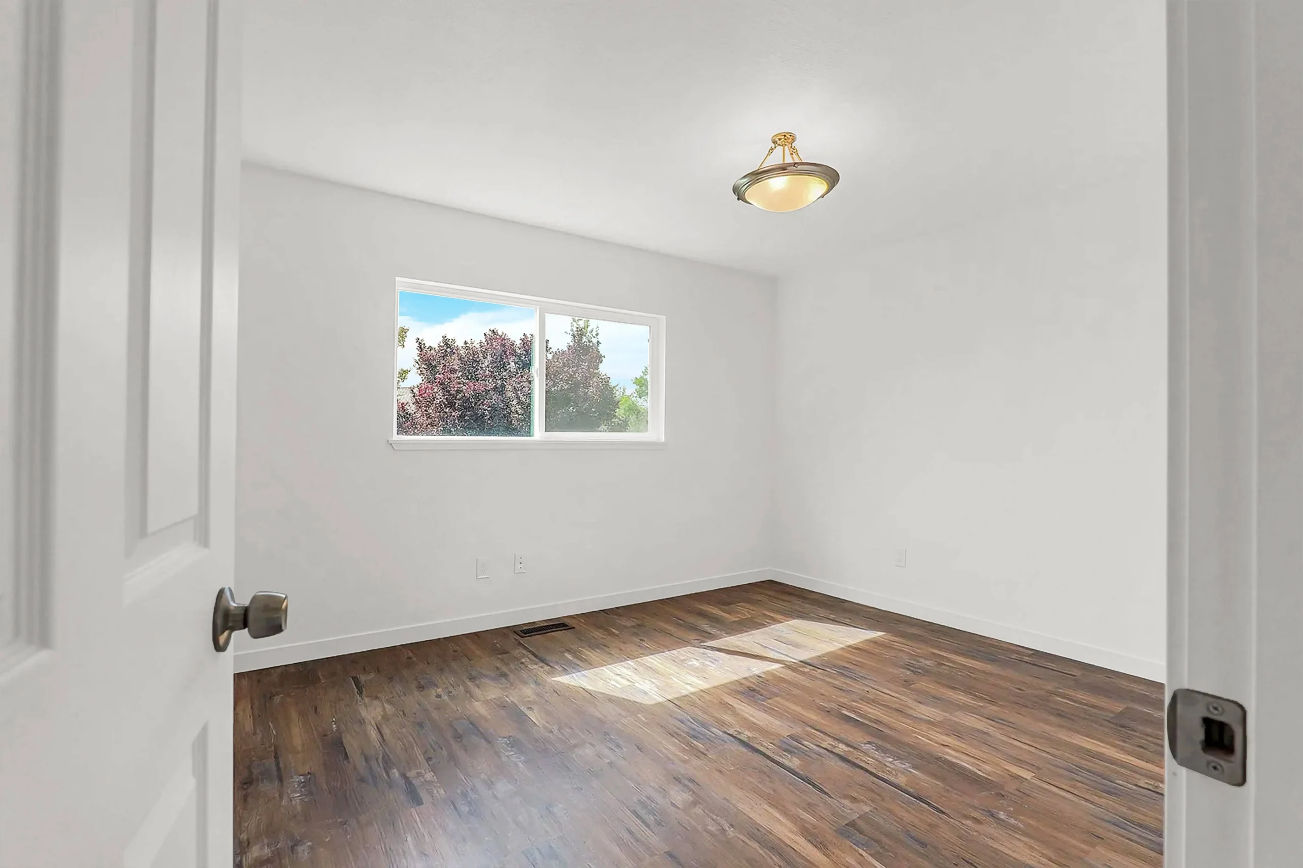 Virtual home staging – Enhance bedroom appeal for buyers Before and after virtual staging of a luxury master bedroom